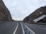 Во вторник 18 сентября на трассу "Седанка - Патрокл" сошло еще два оползня Во вторник 18 сентября на трассу "Седанка - Патрокл" сошло еще два оползня