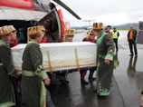 Обряд проводили в связи с доставкой мумии на вертолете из Новосибирска в Горно-Алтайск в минувший четверг