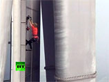 Человек-паук заполз на самый высокий стальной объект в мире  