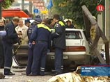 Через несколько часов после совершения ДТП нарушитель еле держался на ногах, вел себя агрессивно по отношению к сотрудникам МВД, проводившим съемку, пытался вырваться из рук сопровождавших его полицейских, угрожал разбить видеокамеру Через несколько часов после совершения ДТП нарушитель еле держался на ногах, вел себя агрессивно по отношению к сотрудникам МВД, проводившим съемку, пытался вырваться из рук сопровождавших его полицейских, угрожал разбить видеокамеру