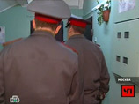 44-летняя мать подозреваемого Ирина Суханова, которая и вызвала полицейских, объяснила наличие арсенала в ее доме просто: мол, сын коллекционирует все то, что стреляет и взрывается