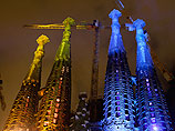 Знаменитое творение Гауди в Барселоне заиграло феерическими красками