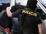 Прокуратура чешского города Золин сообщает об аресте двух подозреваемых в организации сбыта контрафактного алкоголя, от употребления которого в стране скончались 25 человек Прокуратура чешского города Золин сообщает об аресте двух подозреваемых в организации сбыта контрафактного алкоголя, от употребления которого в стране скончались 25 человек