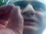 На одной из опубликованных видеозаписей мужчина предлагает полицейскому деньги за ролик с истязанием оппозиционера. Если подходящего материала нет, заказчик готов предоставить одного из своих активистов
