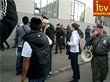 Москвичи рассказали о конфликте у Соборной мечети: толпу агрессивных мусульман разгонял ОМОН (ВИДЕО)