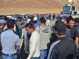 Жителей юга Киргизии, устав от плохих дорог, блокировали стратегическую трассу юртой Жителей юга Киргизии, устав от плохих дорог, блокировали стратегическую трассу юртой
