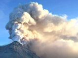 Извергающийся вулкан Карымский опасен для авиации