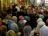 В Харькове паломничество к плащанице Богородицы, прибывшей из Иерусалима, сопровождалось давкой и руганью верующих В Харькове паломничество к плащанице Богородицы, прибывшей из Иерусалима, сопровождалось давкой и руганью верующих