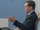 "Нынешняя валютная система нестабильна, она требует дополнительной опоры - это другие дополнительные резервные валюты. Я считаю, что у рубля есть в этом смысле все шансы стать такой валютой", - заявил Медведев