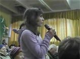 Девушка, которая представилась Василикой Климовой и в беседе призналась, что работает программистом в областном штабе КПРФ, задала губернатору вопрос: будут ли закрыты два роддома, от врачей которых она слышала о начавшихся сокращениях в связи с этим