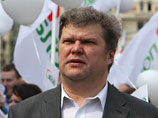 Митрохин в свою очередь считает это обвинение абсурдом и заявляет, что будет рад судебному разбирательству, поскольку появится возможность открыто обсудить дело Митрохин в свою очередь считает это обвинение абсурдом и заявляет, что будет рад судебному разбирательству, поскольку появится возможность открыто обсудить дело