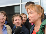 Главред URA.ru вернулась в Россию, ее встретили аплодисментами Главред URA.ru вернулась в Россию, ее встретили аплодисментами