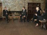 Премьер-министр РФ Дмитрий Медведев в понедельник встретился с приехавшим в Москву основателем Facebook Марком Цукербергом Премьер-министр РФ Дмитрий Медведев в понедельник встретился с приехавшим в Москву основателем Facebook Марком Цукербергом