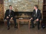 Премьер-министр РФ Дмитрий Медведев в понедельник встретился с приехавшим в Москву основателем Facebook Марком Цукербергом