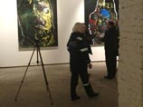 На выставку, посвященную Pussy Riot, пришли следователи и полицейские - фотографировать На выставку, посвященную Pussy Riot, пришли следователи и полицейские - фотографировать