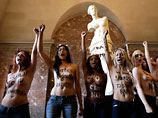 Активистки движения Femen устроили очередной топлес-перформанс, направленный на привлечение внимания общественности к проблеме соблюдения прав женщин Активистки движения Femen устроили очередной топлес-перформанс, направленный на привлечение внимания общественности к проблеме соблюдения прав женщин