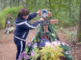 В результате 14-летний житель деревни Верхотулье Арбажского района Андрей Кислицын погиб на месте, а его мать Марина Кислицына, сидевшая на пассажирском месте, получила тяжелые травмы