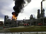 Площадь возгорания (нефтяного пятна) составила около ста квадратных метров Площадь возгорания (нефтяного пятна) составила около ста квадратных метров