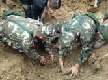Поток грязи, накрыв китайскую начальную школу, убил 18 детей Поток грязи, накрыв китайскую начальную школу, убил 18 детей