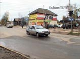 В Воткинске в минувший четверг утром на пересечении улиц 1 Мая и Кирова 33-летний водитель ВАЗ-21093, ранее лишенный водительских прав, сбил 10-летнюю девочку, переходившую дорогу по нерегулируемому пешеходному переходу