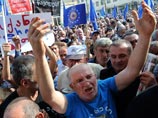 В городе Зугдиди приверженцы "Грузинской мечты" осаждают избирательный участок не первый день В городе Зугдиди приверженцы "Грузинской мечты" осаждают избирательный участок не первый день