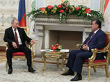Путин подарил Рахмону снайперскую винтовку, а тот ему - почти бесплатную российскую военную базу Путин подарил Рахмону снайперскую винтовку, а тот ему - почти бесплатную российскую военную базу