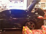 Пьяный футболист "Терека" въехал в магазин на Porsche (ВИДЕО) Пьяный футболист "Терека" въехал в магазин на Porsche (ВИДЕО)