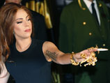 Lady GaGa представила духи, для рекламы которых полностью разделась Lady GaGa представила духи, для рекламы которых полностью разделась