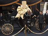 Lady GaGa представила духи, для рекламы которых полностью разделась