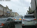 Повторение московского скандала в Томске: кавказская свадьба блокировала движение в центре города (ВИДЕО) Повторение московского скандала в Томске: кавказская свадьба блокировала движение в центре города (ВИДЕО)
