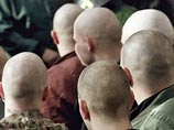 Как передает Life News со ссылкой на источник в полиции, нападавшие молодые люди были в темной одежде, многие побриты наголо. Они набросились на посетителей клуба, ориентированного на гомосексуалов, и пустили в ход кулаки Как передает Life News со ссылкой на источник в полиции, нападавшие молодые люди были в темной одежде, многие побриты наголо. Они набросились на посетителей клуба, ориентированного на гомосексуалов, и пустили в ход кулаки