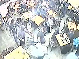 Группа во главе с мужчиной в футболке "Чечня" избила посетителей кемеровского кафе