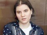 Освобожденная участница Pussy Riot Екатерина Самуцевич пришла в СИЗО с передачей для двух других вокалисток скандально известной панк-группы Освобожденная участница Pussy Riot Екатерина Самуцевич пришла в СИЗО с передачей для двух других вокалисток скандально известной панк-группы