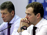 Премьер Медведев отличился дешевыми часами в стиле девяностых, заметили СМИ