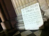 ФОТО: активистки Occupy London приковали себя цепями в соборе в знак солидарности с Pussy Riot ФОТО: активистки Occupy London приковали себя цепями в соборе в знак солидарности с Pussy Riot