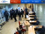 В Рунете активно обсуждается фрагмент видеозаписи с камеры наблюдения на одном из участков в Химках, откуда перед подсчетом голосов были удалены 19 наблюдателей В Рунете активно обсуждается фрагмент видеозаписи с камеры наблюдения на одном из участков в Химках, откуда перед подсчетом голосов были удалены 19 наблюдателей