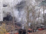 Пожар в нелегальном общежитии на юге Москвы: люди в панике прыгали из окон, есть жертвы (ВИДЕО)