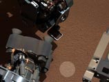 Таинственный объект на поверхности Марса, здорово озадачивший аппарат Curiosity и на несколько дней застопоривший его работу по сбору образцов грунта, оказался всего лишь куском материала, оторвавшегося от марсохода
