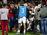 Англичане потребовали отлучить сербов от футбола после драки в Крагуеваце (ВИДЕО)