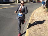 Житель Канады побил марафонский рекорд по бегу в деловом костюме