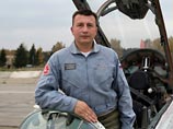 Бывший командир прославленной пилотажной группы "Стрижи" подполковник Валерий Морозов подтвердил, что его уволили с воинской службы, но он не согласен и собирается обжаловать это решение
