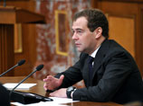 Премьер-министр Дмитрий Медведев в очередной раз подчеркнул, что данный проект закона направлен против курения, а не против курильщиков, а также упомянул, что в самом кабмине курить стали меньше