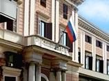 Суть претензий девушки состоит в том, что российское посольство не сразу ответило на ее обращение, и во многом разрешать ситуацию пришлось родителям Ангелины Чеченовой при том, что они были в России, а девушка - в Италии Суть претензий девушки состоит в том, что российское посольство не сразу ответило на ее обращение, и во многом разрешать ситуацию пришлось родителям Ангелины Чеченовой при том, что они были в России, а девушка - в Италии