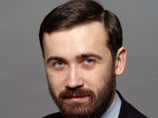 Сам депутат Пономарев утверждает, что ему неизвестно, где находится его помощник, но он уверен, что тот ничего преступного не совершал Сам депутат Пономарев утверждает, что ему неизвестно, где находится его помощник, но он уверен, что тот ничего преступного не совершал