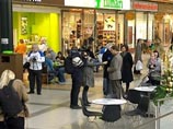 Инцидент произошел в городе Турку на юго-западе Финляндии в понедельник, когда 41-летний премьер проводил встречу с избирателями перед муниципальными выборами Инцидент произошел в городе Турку на юго-западе Финляндии в понедельник, когда 41-летний премьер проводил встречу с избирателями перед муниципальными выборами