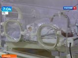 Новорожденную девочку, появившуюся на свет раньше срока, доставили в областную детскую клиническую больницу. Недоношенному ребенку предстояла простая процедура - облучение ультрафиолетом. Медики призывали родителей не волноваться Новорожденную девочку, появившуюся на свет раньше срока, доставили в областную детскую клиническую больницу. Недоношенному ребенку предстояла простая процедура - облучение ультрафиолетом. Медики призывали родителей не волноваться