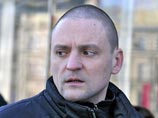 Координатор "Левого фронта" Сергей Удальцов, чтобы избежать ареста, может покинуть страну до 26 октября, когда он вызван в Следственный комитет для предъявления обвинений по уголовному делу о подготовке к организации массовых беспорядков Координатор "Левого фронта" Сергей Удальцов, чтобы избежать ареста, может покинуть страну до 26 октября, когда он вызван в Следственный комитет для предъявления обвинений по уголовному делу о подготовке к организации массовых беспорядков
