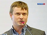 Развозжаев после своего ареста вечером 21 октября успел крикнуть журналистам на выходе из здания Басманного суда в Москве, что его "двое суток пытали" и "угрожали убить" Развозжаев после своего ареста вечером 21 октября успел крикнуть журналистам на выходе из здания Басманного суда в Москве, что его "двое суток пытали" и "угрожали убить"