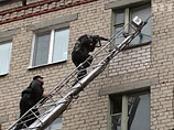 Популярный у бандитов дом номер 25 был оцеплен полицией, жильцы были спешно эвакуированы, а спецназ штурмовал квартиру, в которой засели террористы