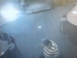 На местный паб было совершено хулиганское нападение: неизвестные забросали заведение фейерверками На местный паб было совершено хулиганское нападение: неизвестные забросали заведение фейерверками